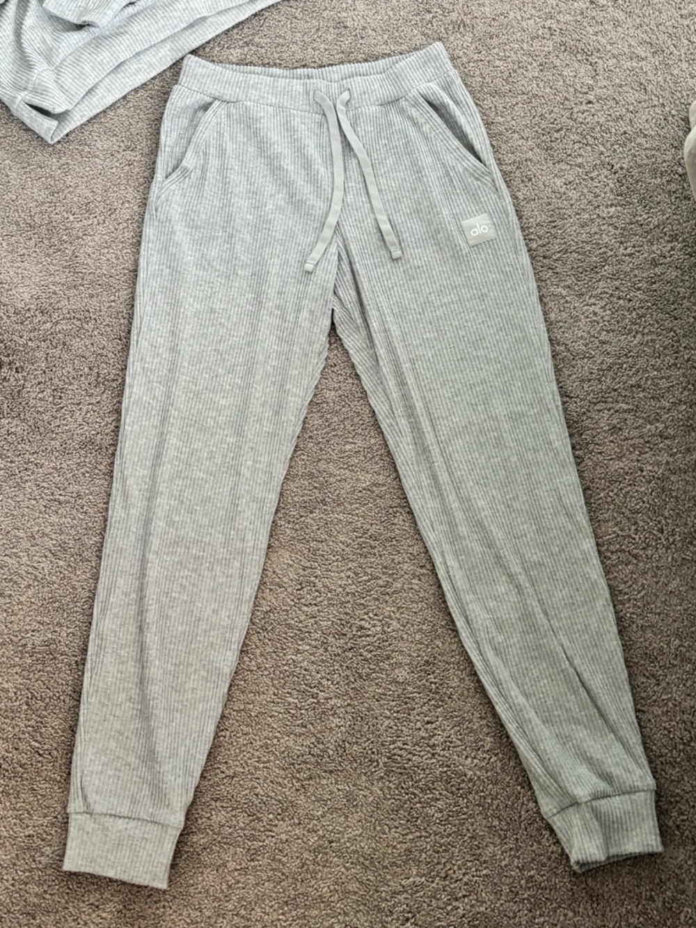 ALO Muse Sweatpant in Athletic Heather Grey